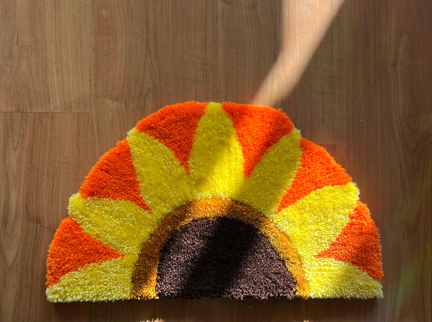 Sunflower Handmade Area Rug / Hand tufted Home Decor